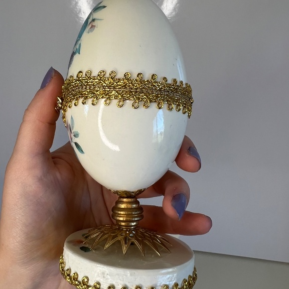 Vintage Real Eggshell Hand Painted Trinket Box Floral Gold Trim 5 Inch Tall 70’s - Picture 10 of 15